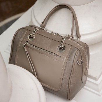 Сумки из натуральной кожи в магазине