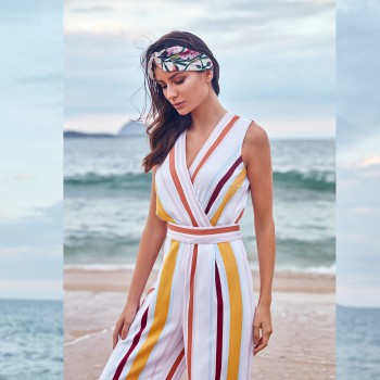 Комбинезон в разноцветную полоску в магазине